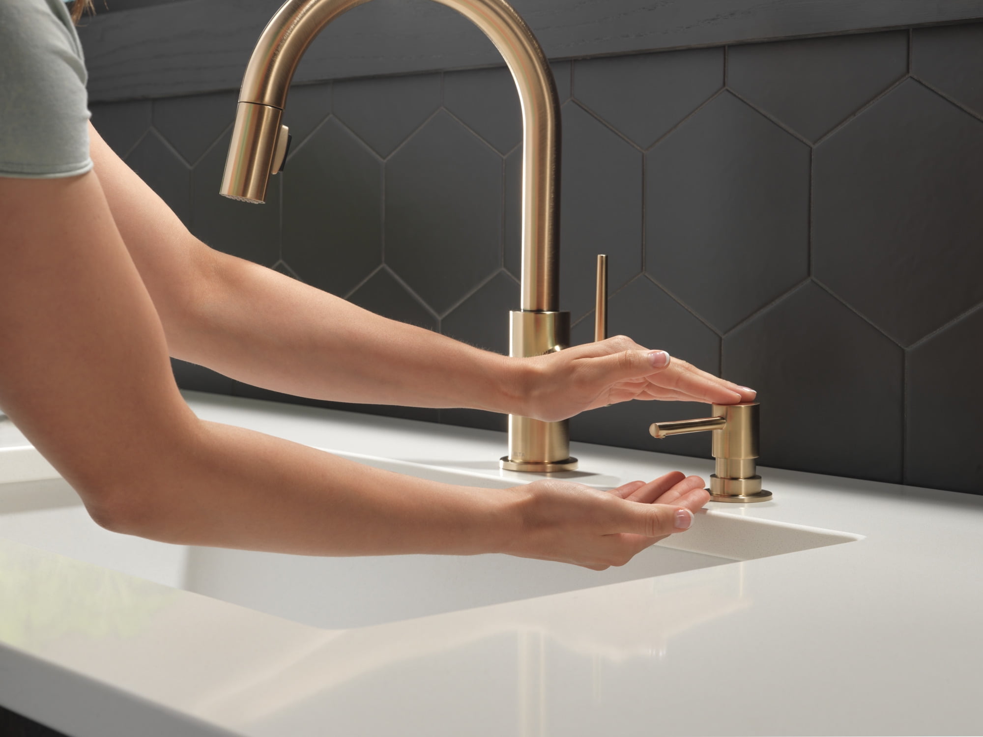 Delta Trinsic Metal Soap Dispenser - RP100734CZ - Champagne Bronze