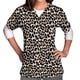 thumbnail image 3 of Puntoco Blusa de manga corta con cuello en V para mujer, uniforme con bolsillos estampados, blusa de enfermería Puntoco Puntoco-2322, 3 of 5