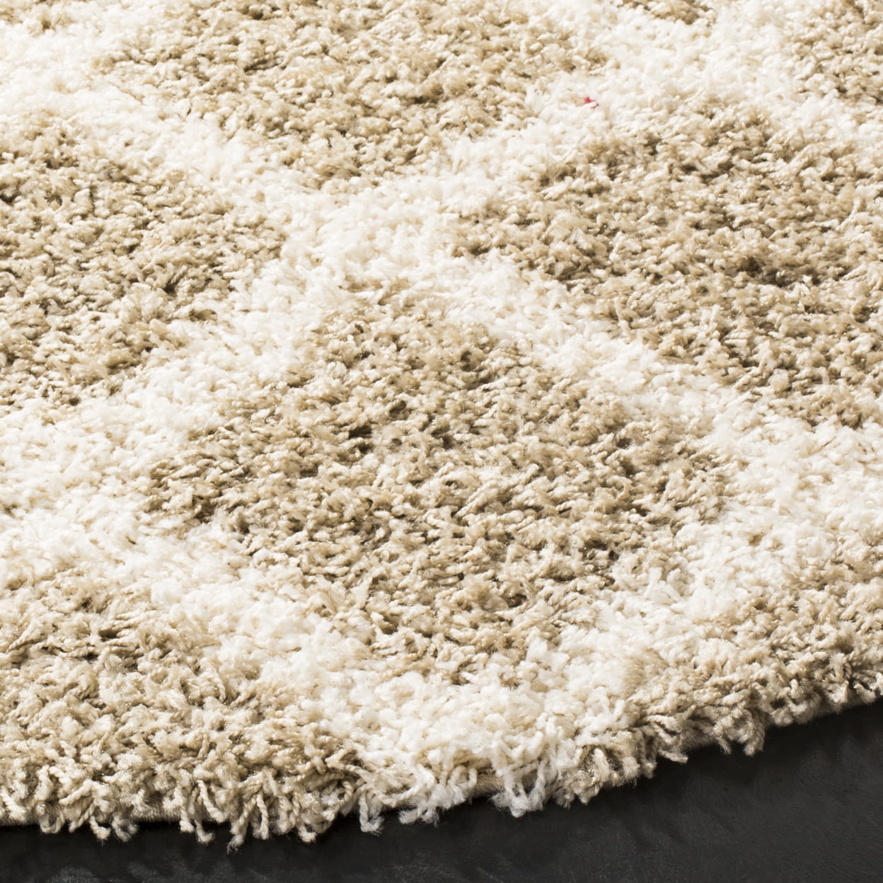 SAFAVIEH Layla Geometric Plush Shag Area Rug, Beige/Ivory, 3' x 5'