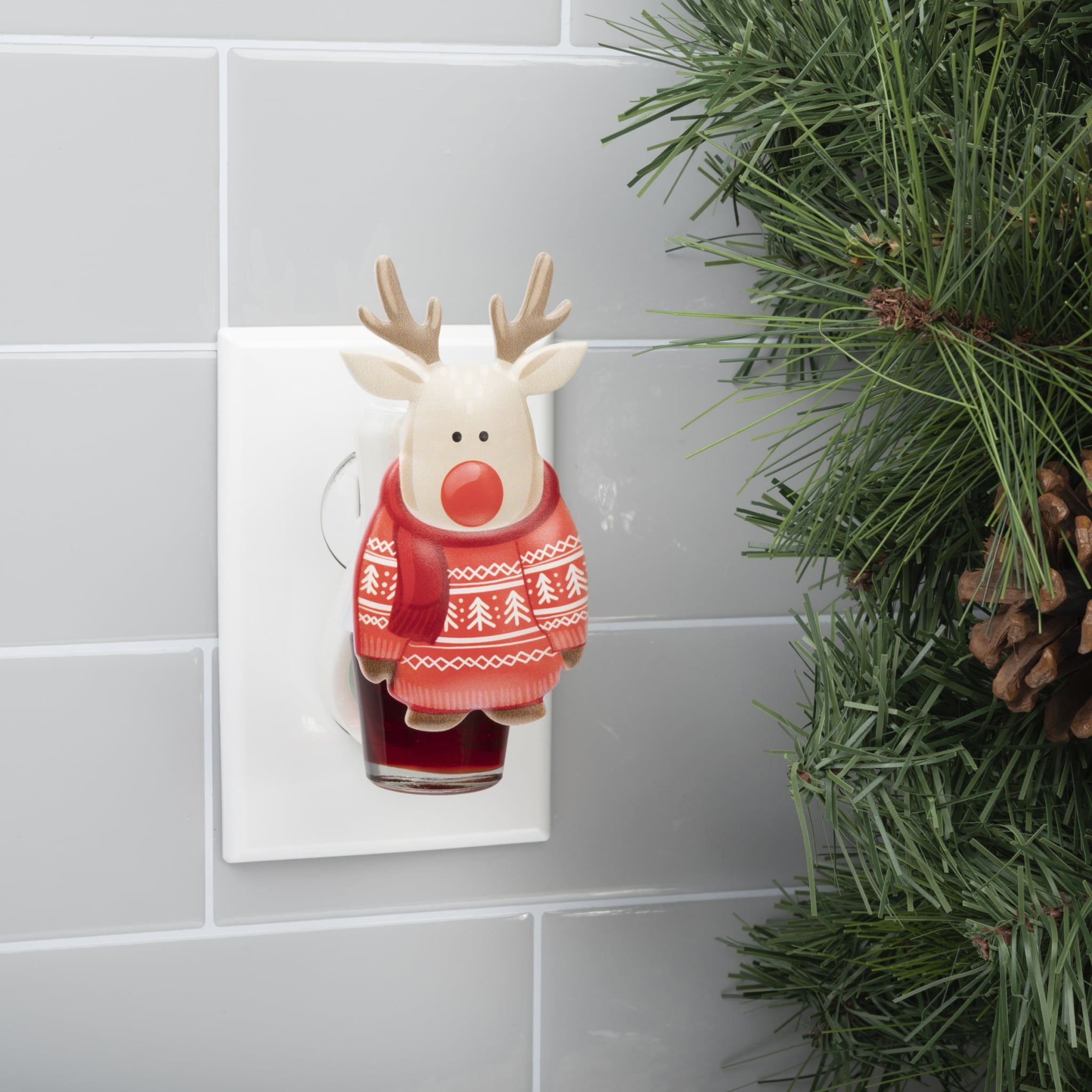 Mainstays Fragrance Oil plug in Diffuser Gift Set, Cozy Reindeer, Mainstays Cinnamon Scented Fragrance Oil, 24 mL