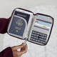 thumbnail image 3 of Billetera con cremallera Travelon con bloqueo RFID Ocean Nylon, 3 of 5