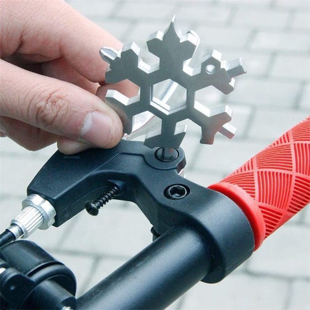 420 Stainless Steel Multiple Head steel snowflake tool; Screwdrivers Portable Outdoor Camping Mountain Climbing Snowflake Shape Tool