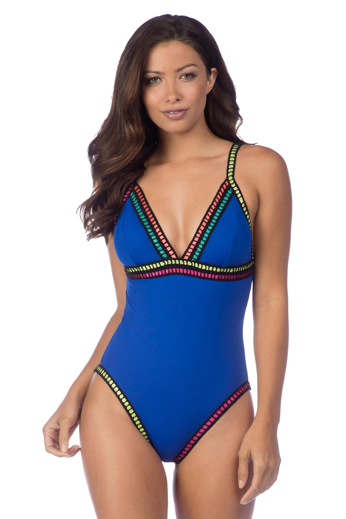 la blanca threading along one piece