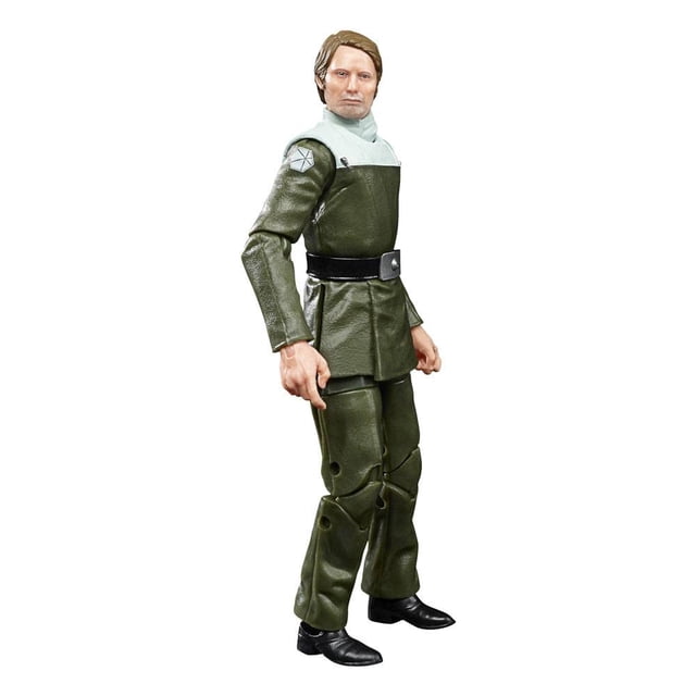 figura galen erso de star wars rogue one black series de hasbro Multicolor, vista 3/4 de la figura articulada con uniforme verde oliva y cuello gris claro; rostro esculpido del personaje, cinturón negro y articulaciones visibles en hombros, codos, rodillas y tobillos; fondo blanco neutro; adecuada para exhibición y colección.