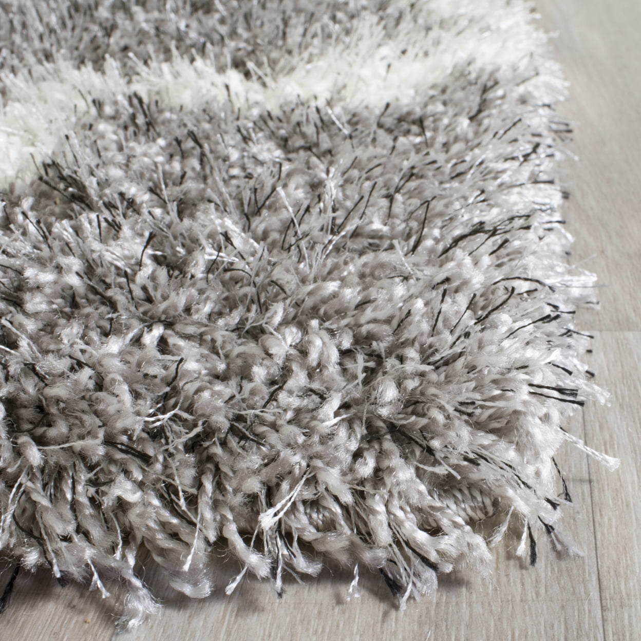 SAFAVIEH Montreal Lennart Geometric Quatrefoils Shag Area Rug, Grey/Ivory, 4' x 6'