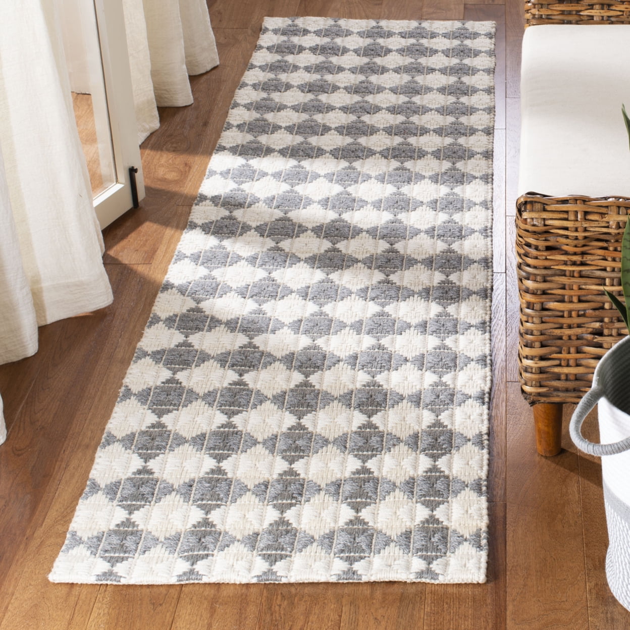 SAFAVIEH Natura Quincy Braided Geometric Area Rug, Grey/Ivory, 5' x 8'