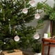 thumbnail image 4 of Juego de Bolas Navideñas Antiguas de Pvc Blanco, 6 Piezas, 8 Cm (3,15"), para Colgar En El Árbol de Navidad. Caja con Colgante de Bola | Brillante, Mate, con Purpurina | Regalo Navideño, 4 of 6
