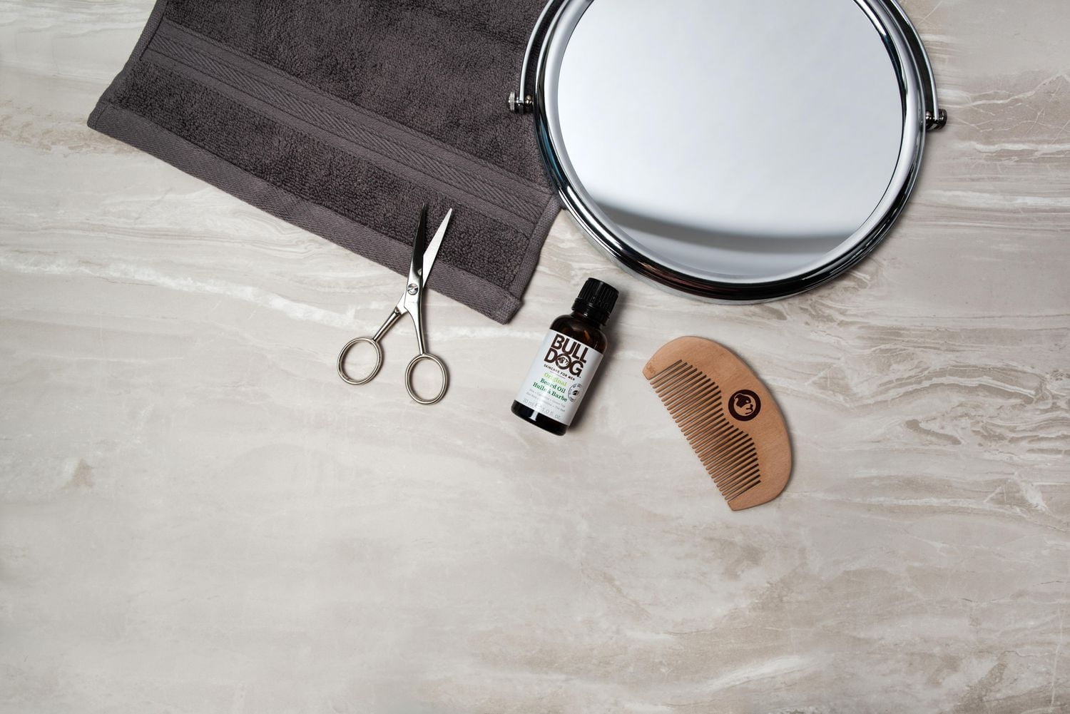 Ensemble pour le soin de la barbe de marque Bulldog ensemble