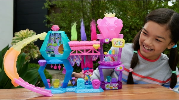Polly Pocket & DreamWorks Trolls Compact Playset with Poppy & Branch Dolls  & 13 Accessories, Hobbies & Toys, Toys & Games on Carousell