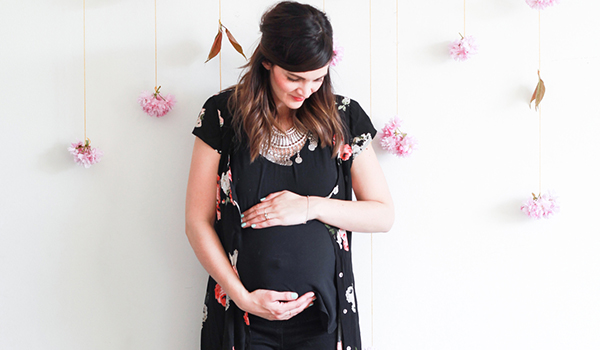 38277-157689_New_Image_Article_Hero_n_Spanish_Baby_n_6_maternity_style_tips_from_a_new_mom Woman in dress holding pregnant belly