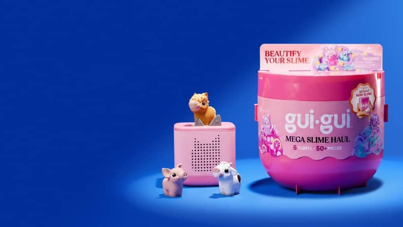 Gui Gui Mega Slime Haul tub with Beautify Your Slime text and three small animal toys beside a pink cube.
