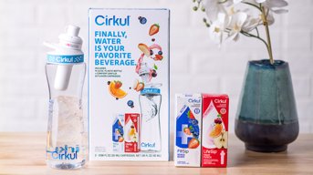 Cirkul 22oz White Stainless Steel Water Bottle Starter Kit with Blue Lid  and 2 Flavor Cartridges (Fruit Punch & Mixed Berry) 