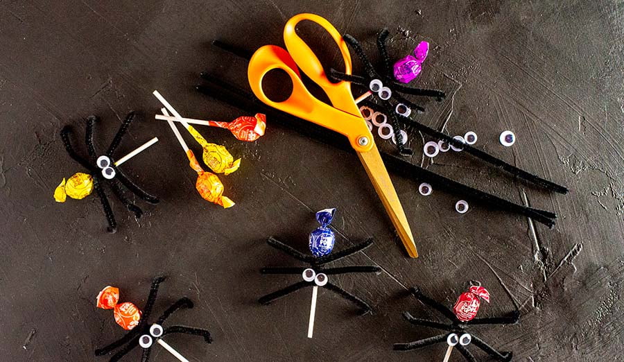 Spider lollipop supplies