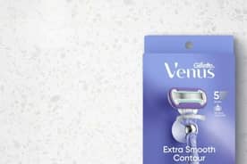 A close-up of a Gillette Venus extra smooth contour razor pack.