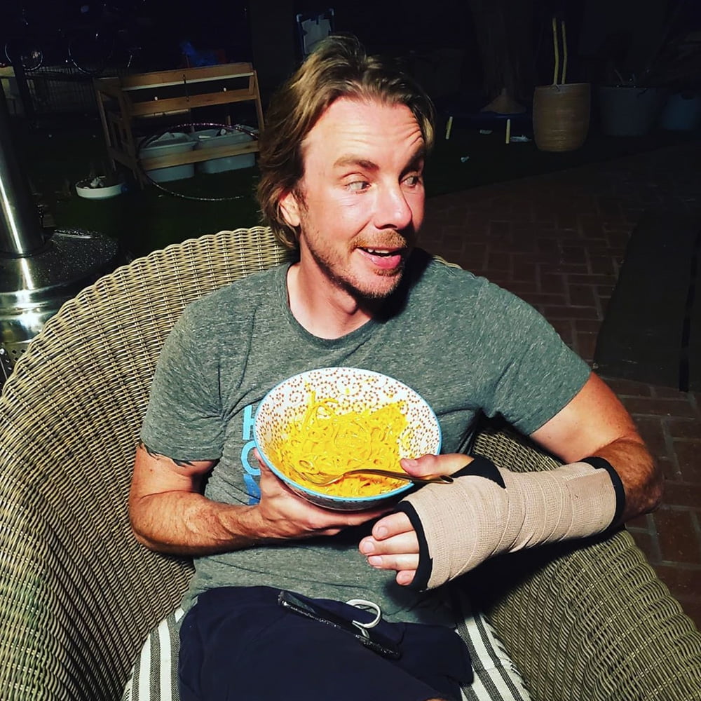 Dax Shepard eating mac and cheese