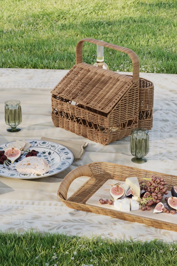 Outdoor dining from $3