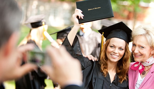 8 tips for photographing graduations Person taking photo of graduation