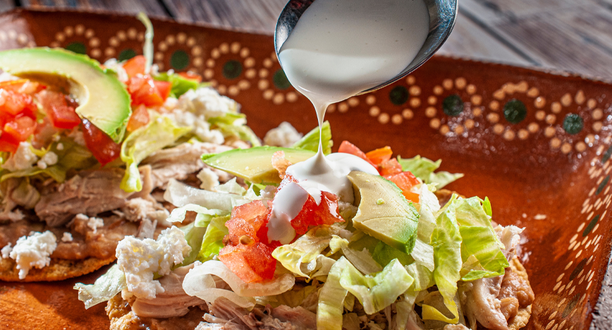 Tostadas de Pollo llenas de color y sabor