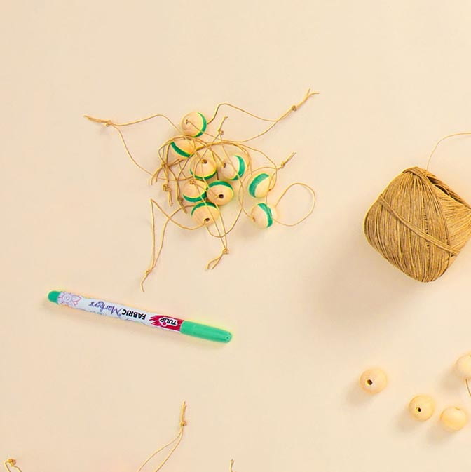 zoom in of bead markers on cord