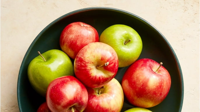 .com: Fresh Brand Organic Gala Apples, 2 lb : Grocery & Gourmet Food