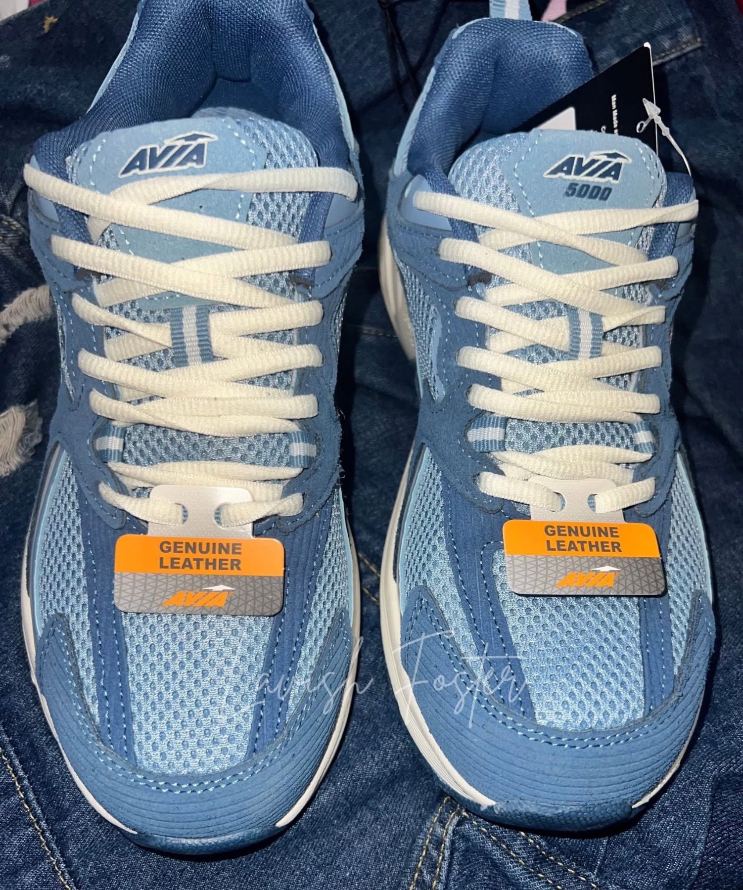 Comfort and styling Avia denim sneakers , Shop post, 