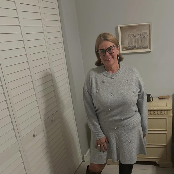 Photo from @retireandtravelinstyle handle, with 2 products.