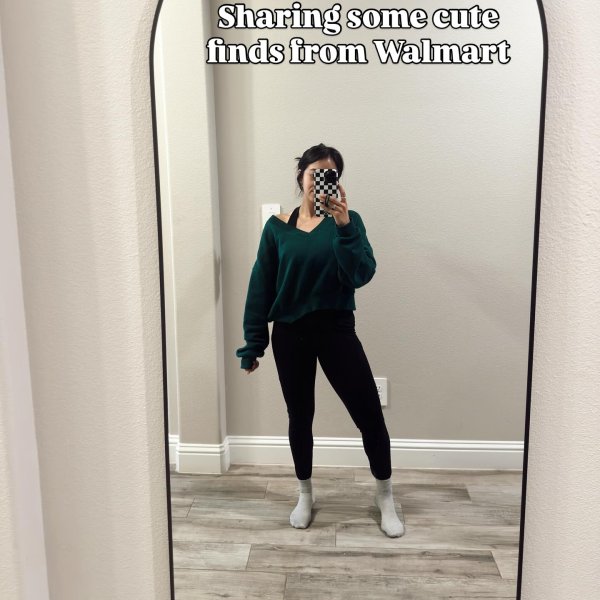 Photo from @jackiemunguia_ handle, with 2 products.