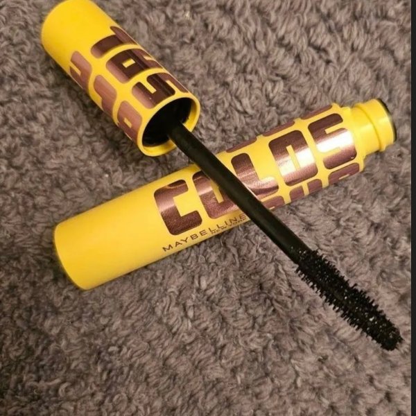 Photo from @oumaiyman handle, with 1 product.