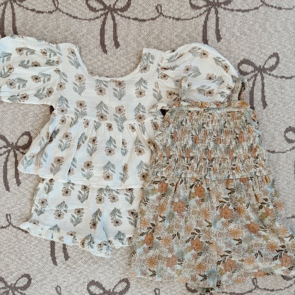 Photo from @hannaehenderson handle, with 2 products.