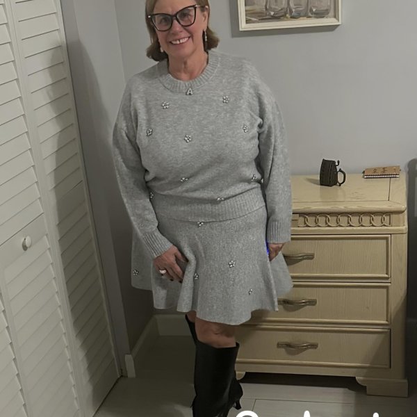 Photo from @retireandtravelinstyle handle, with 2 products.