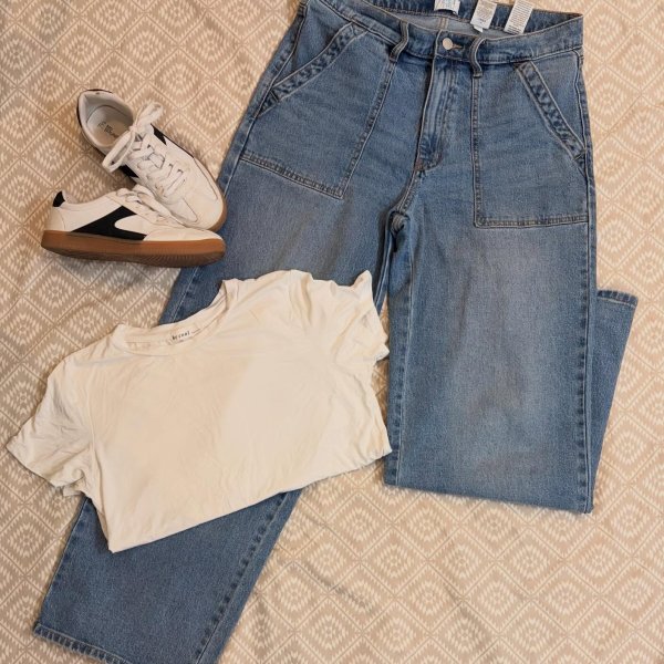 Photo from @onecarttown handle, with 2 products.