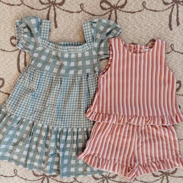 Photo from @hannaehenderson handle, with 2 products.