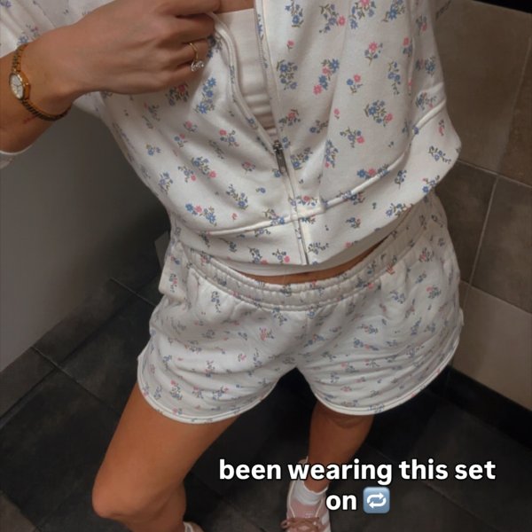 Photo from @kyndallwearswhat handle, with 2 products.