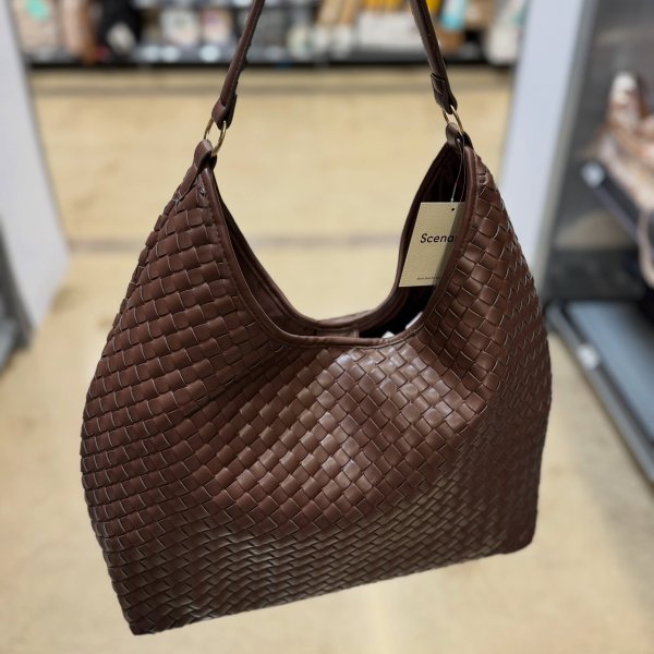 Photo from @shopthedealwithme handle, with 1 product.