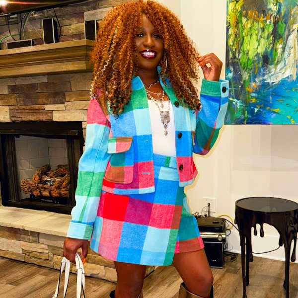 Photo from @ninajstylez handle, with 2 products.