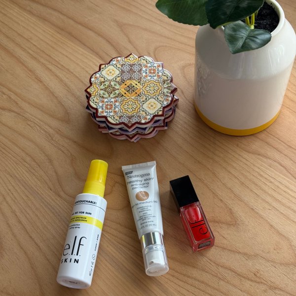 Photo from @yvehernandz handle, with 3 products.