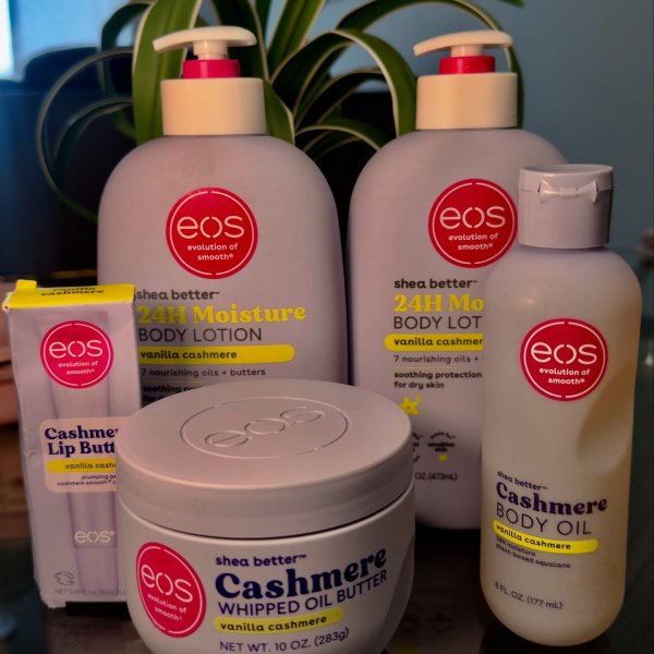 Photo from @genevaa_x handle, with 2 products.