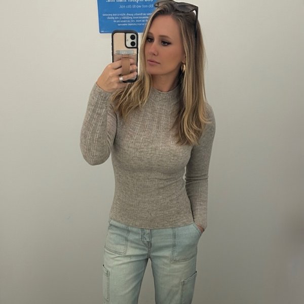 Photo from @essentiallyjenna_ handle, with 1 product.