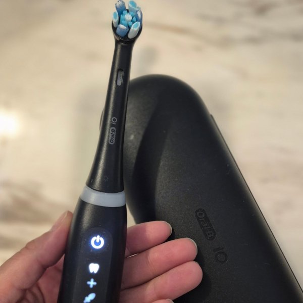Photo from @mariabelenleon_ handle, with 1 product.