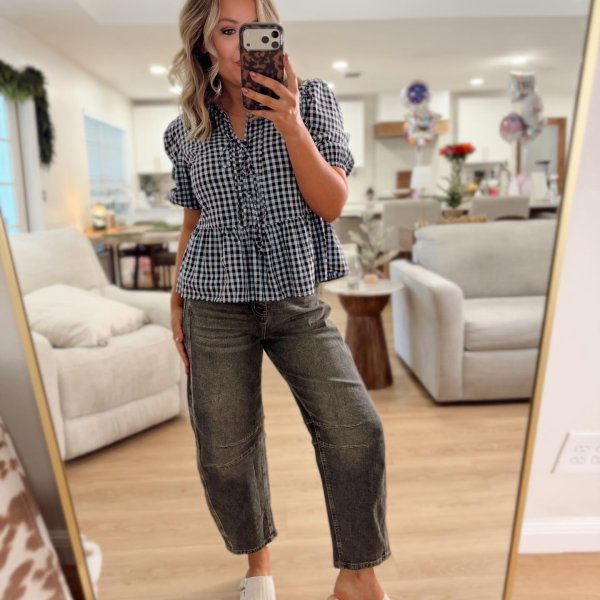 Photo from @ericavarnadore handle, with 2 products.