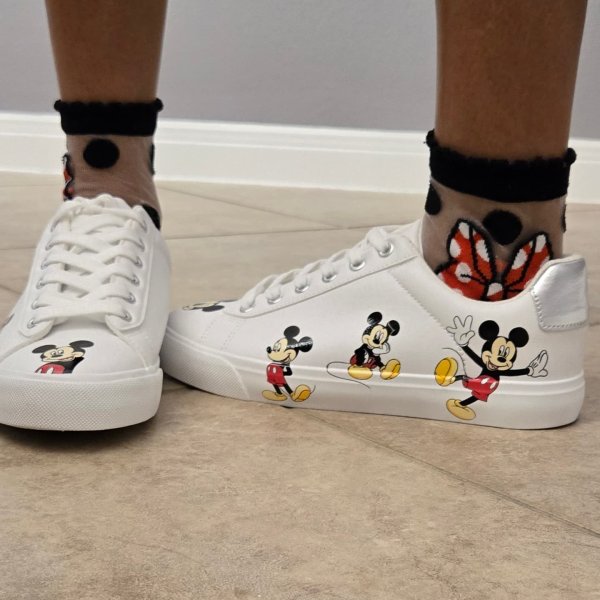 Photo from @askthemouse handle, with 1 product.