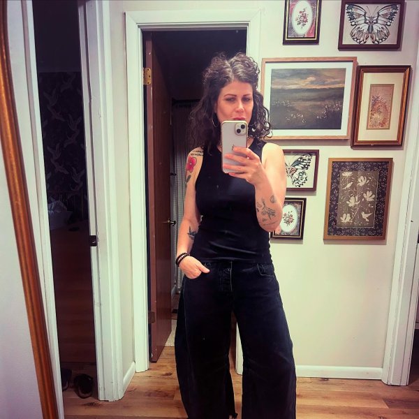 Photo from @laceydonyelle handle, with 1 product.