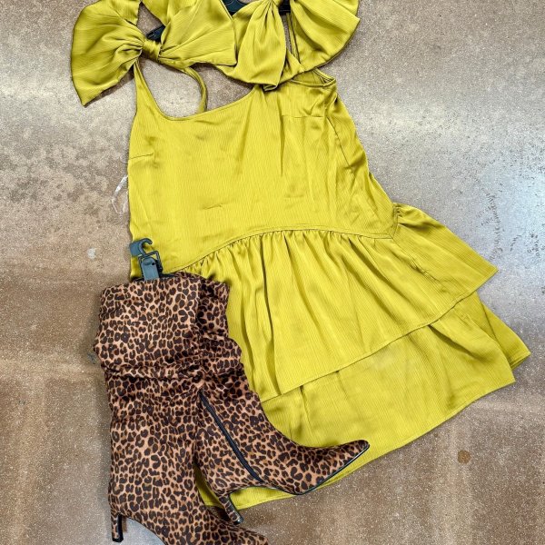 Photo from @sweetmelstyle handle, with 2 products.