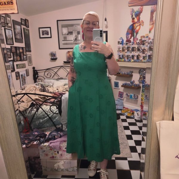 Photo from @fashionforward50s handle, with 1 product.