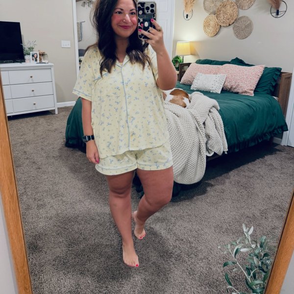 Photo from @simplysmalltowncounselor handle, with 1 product.