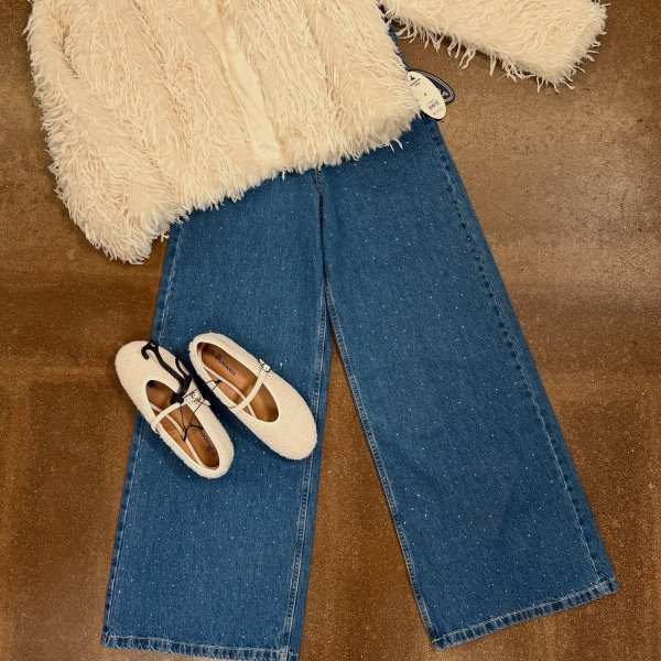 Photo from @sweetmelstyle handle, with 2 products.