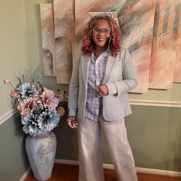 Photo from @thatgirlsclosettanyika handle, with 1 product.