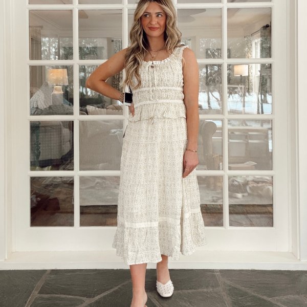 Photo from @hannaehenderson handle, with 3 products.