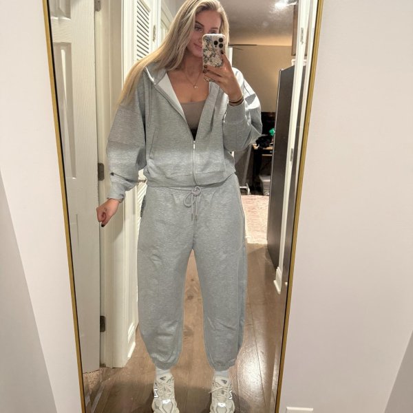 Photo from @autumncollette_ handle, with 2 products.