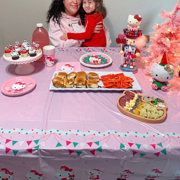 Photo from @queenlilia handle, with 3 products.